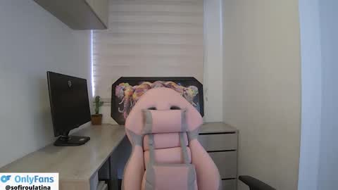 soffi_rousel_ online show from January 2026 06:02:02 PM