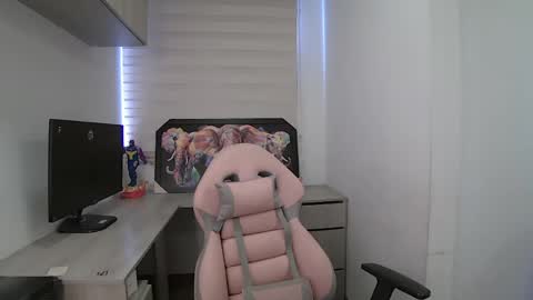 soffi_rousel_ online show from April 2026 05:14:02 PM