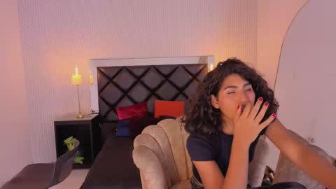 Snapshot of soffiene chatting on February 2026 04:13:02 AM yoki online show from February 2026 04:13:02 AM