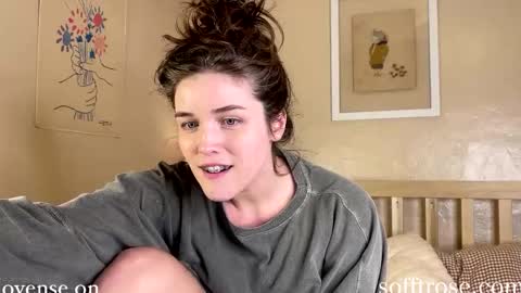 Julia    online show from February 2025 01:36:02 AM