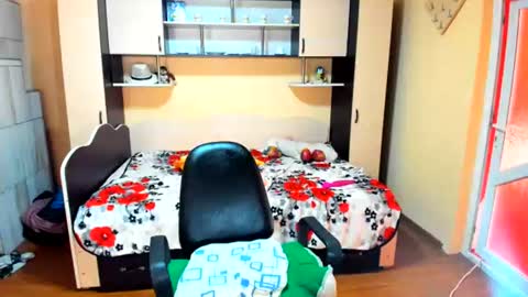 Snapshot of soffy_skye chatting on June 2026 06:18:01 AM Soffy online show from June 2026 06:18:01 AM