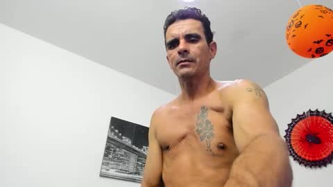 SOFI AND SANTY online show from November 2025 01:02:01 PM