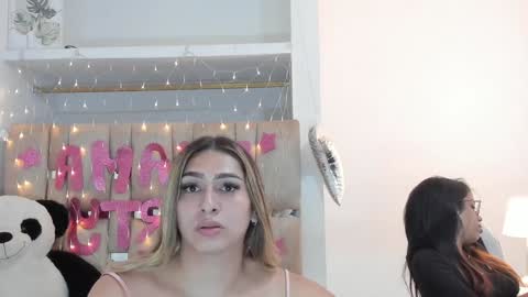 Snapshot of sofi_smith02 chatting on January 2025 03:32:01 PM sofi smith online show from January 2025 03:32:01 PM
