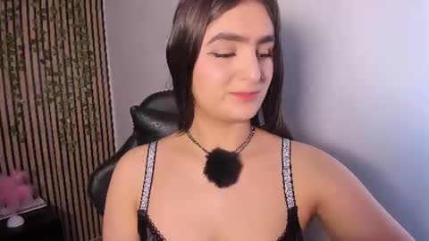 Snapshot of sofia44 chatting on June 2026 04:15:01 PM Skarlett online show from June 2026 04:15:01 PM