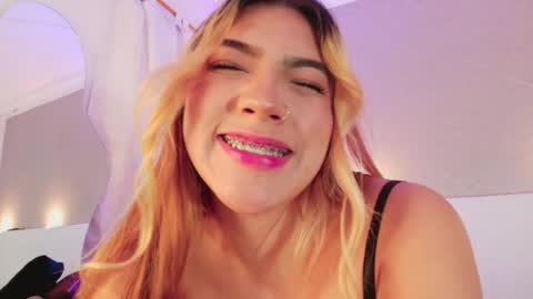 Sofa online show from April 2026 09:39:33 PM