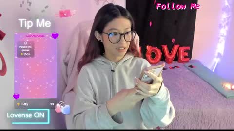 Sofia Thomson online show from February 2025 10:45:01 AM