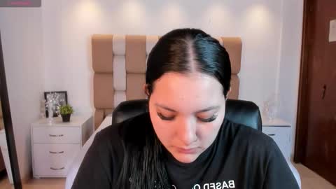 Sofia caramel online show from December 2025 04:13:01 PM