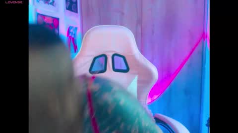       online show from October 2025 02:39:02 AM