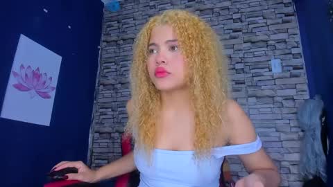 sofiacastillo01 online show from February 2025 01:00:02 PM