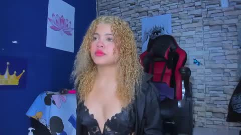 sofiacastillo01 online show from February 2025 12:36:02 PM