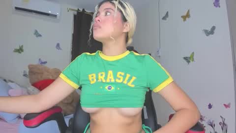 sofiacastillo01 online show from November 2025 01:29:02 PM