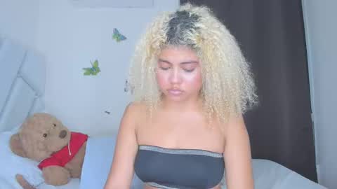 Snapshot of sofiacastillo01 chatting on February 2026 01:03:02 AM sofiacastillo01 online show from February 2026 01:03:02 AM