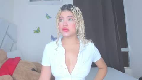 sofiacastillo01 online show from April 2026 01:31:01 PM