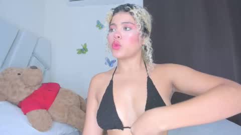 sofiacastillo01 online show from April 2026 06:27:01 PM