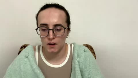 Sofia online show from April 2026 05:18:01 PM