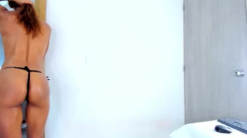 Sofia  online show from November 2025 12:38:01 PM