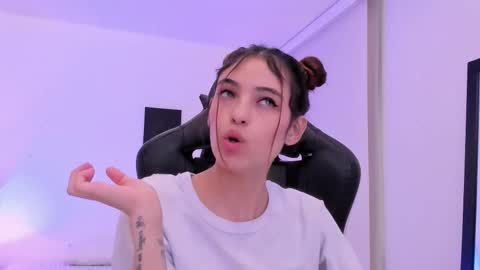 Sofia  Help me reach 5K followers  online show from November 2025 08:32:01 PM