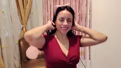 Sofi Bella online show from September 2025 03:15:01 PM