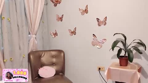 Sofi Bella online show from October 2025 03:31:02 PM