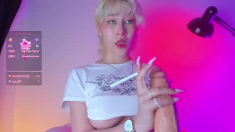 Snapshot of sofii_uwu_ chatting on February 2025 01:37:02 PM Sofii online show from February 2025 01:37:02 PM