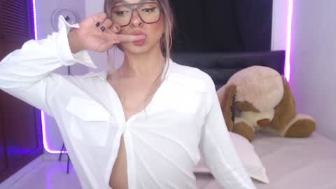 Snapshot of sofiievans_ chatting on December 2024 10:08:02 PM online show from December 2024 10:08:02 PM