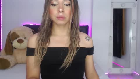 Snapshot of sofiievans_ chatting on October 2025 08:51:02 PM online show from October 2025 08:51:02 PM