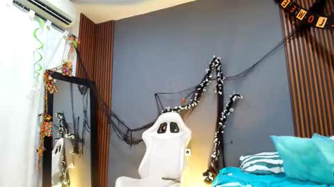 sofy west online show from October 2025 03:31:01 AM