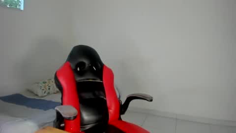 Moonie  online show from September 2025 10:43:01 PM