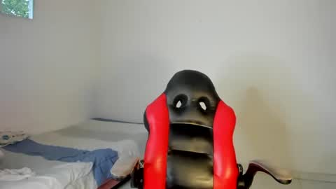 Moonie  online show from September 2025 10:10:01 PM