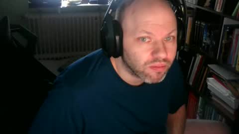 Snapshot of songoku81 chatting on November 2025 11:20:01 AM Tom online show from November 2025 11:20:01 AM