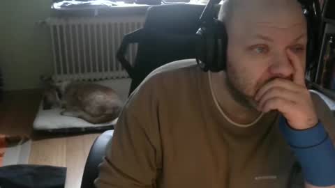 Snapshot of songoku81 chatting on November 2025 10:07:01 AM Tom online show from November 2025 10:07:01 AM