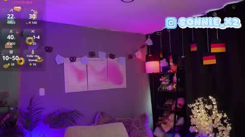 Sonnie online show from September 2025 01:27:02 PM