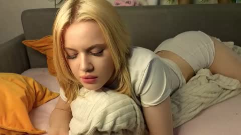 Snapshot of sonya_vibeme chatting on March 2026 02:45:02 PM Sonya vibe online show from March 2026 02:45:02 PM