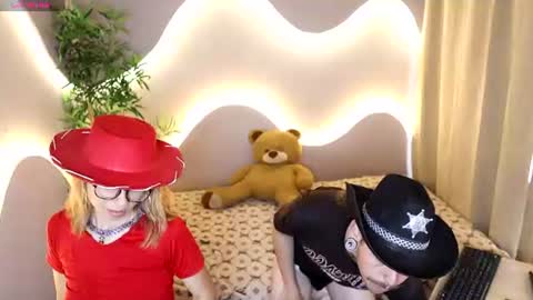 Snapshot of sophi_and_dereck chatting on June 2026 12:37:01 PM sophi_and_dereck online show from June 2026 12:37:01 PM
