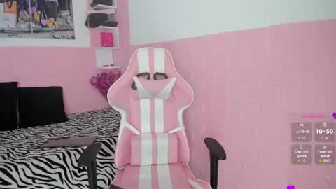 Snapshot of sophi_sweet11 chatting on June 2026 02:43:02 PM SOPHI online show from June 2026 02:43:02 PM
