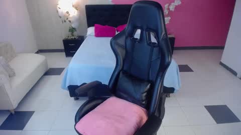 sophia_brunette21 online show from September 2025 11:45:01 AM