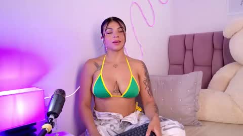 Sophia Carson online show from October 2025 06:15:02 PM