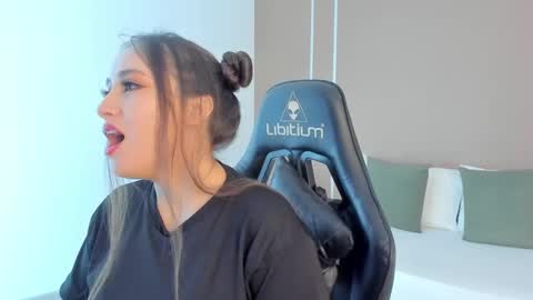 S O P H I A online show from October 2025 12:36:02 PM