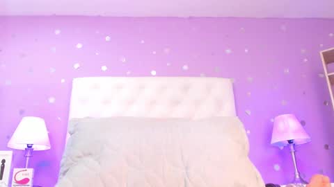 Sophia  online show from September 2025 07:57:01 PM