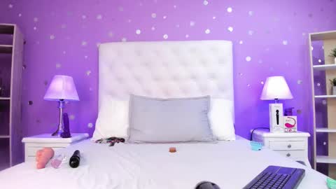 Sophia  online show from October 2025 07:25:02 PM