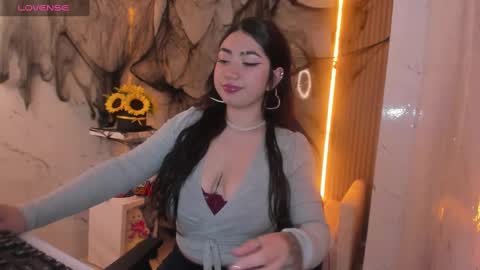 Sophia online show from October 2025 01:30:01 PM