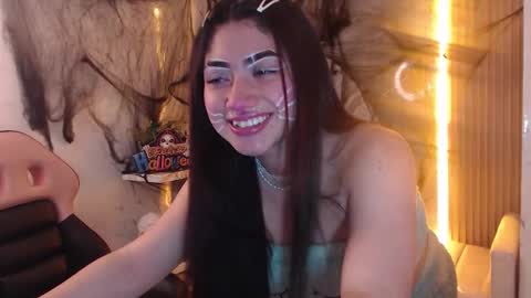 Sophia online show from October 2025 01:56:02 PM