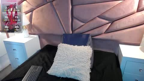 Sophi  online show from November 2025 03:02:01 PM