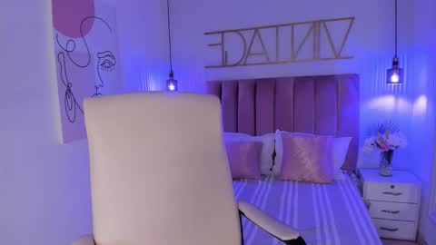 Sophie Hill  online show from November 2025 08:30:02 PM