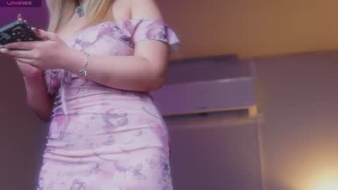 Snapshot of sophialaxx chatting on June 2026 10:45:01 PM Sophia online show from June 2026 10:45:01 PM