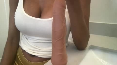 Snapshot of sophiaraexx chatting on May 2026 01:18:02 PM Sophia online show from May 2026 01:18:02 PM