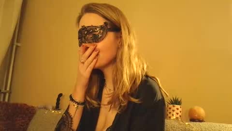 Snapshot of sophie_and_joost_luckydip chatting on March 2026 06:48:01 PM Sophie And Joost Luckydips Cam online show from March 2026 06:48:01 PM