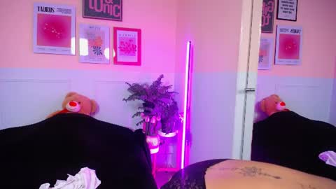 Snapshot of sophie_benet_ chatting on June 2026 11:34:01 AM Sophie online show from June 2026 11:34:01 AM
