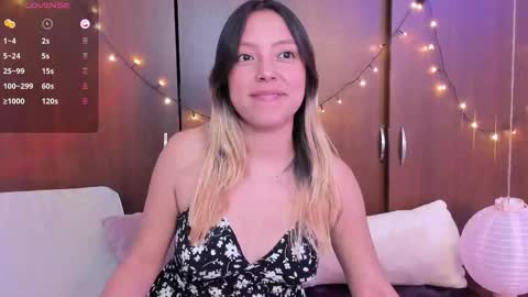 Snapshot of sophie_demoiselle chatting on September 2025 02:09:02 PM online show from September 2025 02:09:02 PM