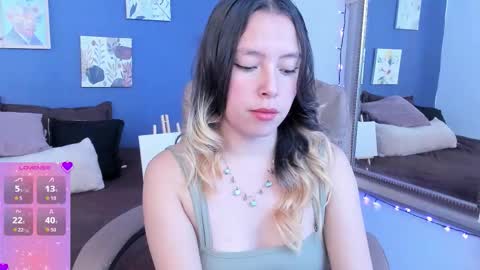 Snapshot of sophie_demoiselle chatting on November 2025 03:35:01 PM online show from November 2025 03:35:01 PM